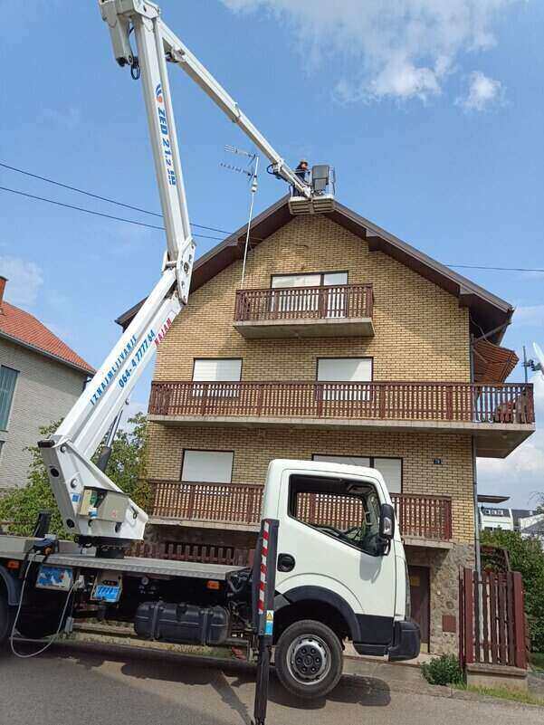 Visinski radovi na krovu kuće u Novom Sadu